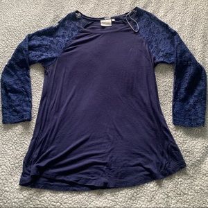 3/$30 • Navy 3/4 Sleeve Top